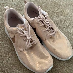Women’s Nike Roshe, size 8.5